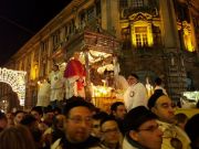 Fercolo di Sant' Agata tra la folla