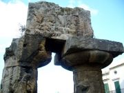Tempio di Apollo, capitelli dorici, Siracusa