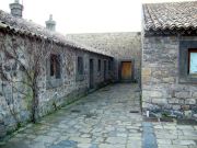 Castello dell'ammiraglio Nelson, cortile dell'abbazia